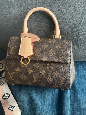 Brown Monogram Top Handle Bag 20CM.